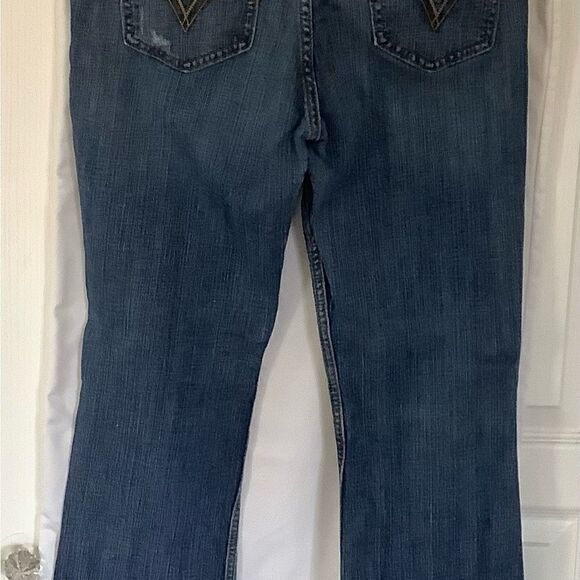 Levi’s 518  Superlow 33” X 29” - Picture 3 of 3